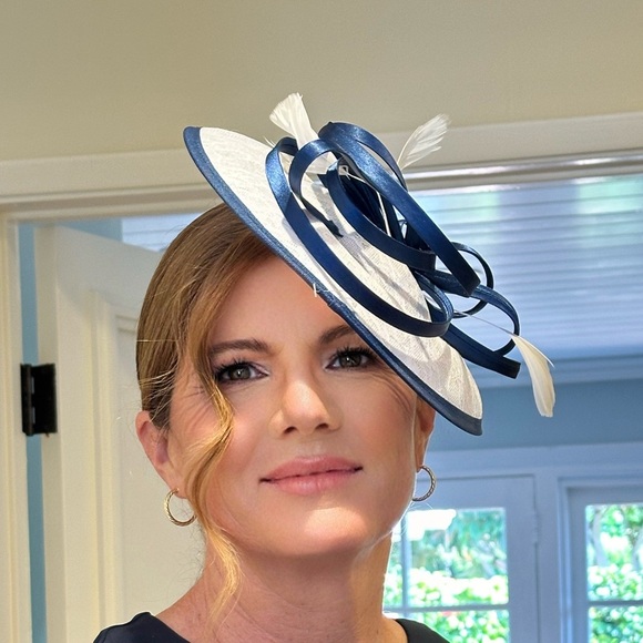 English Fascinator Hat White and Navy - Picture 4 of 4